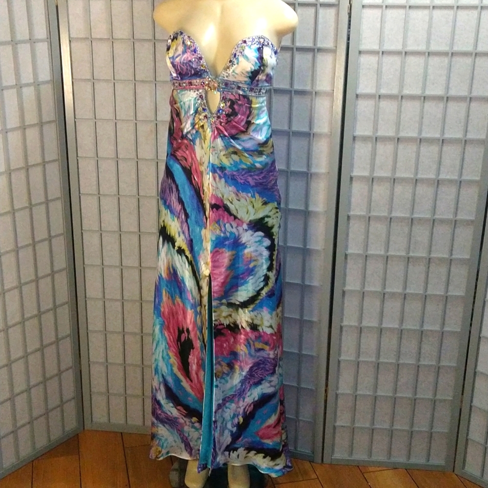 Prom dress - Picture 1 of 9